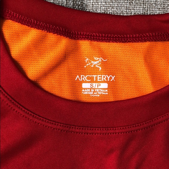 Arc’teryx Accelero Comp SS runnning shirt red S - Picture 2 of 3